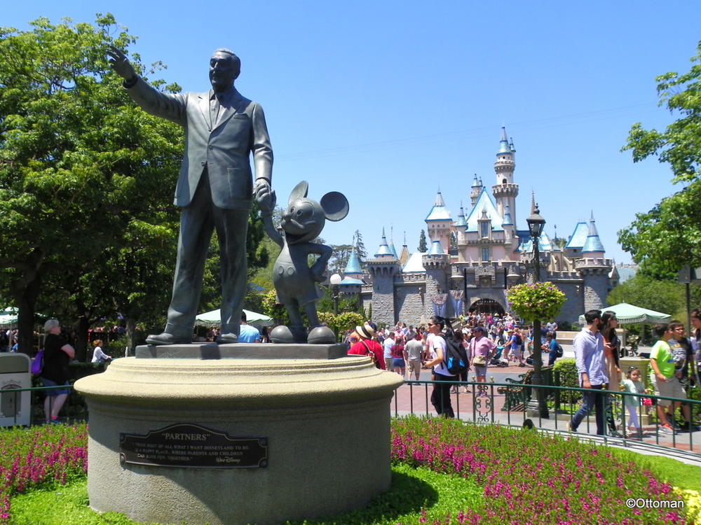 Disney Reaches Return to Work Agreement for 11 Unions at Disneyland