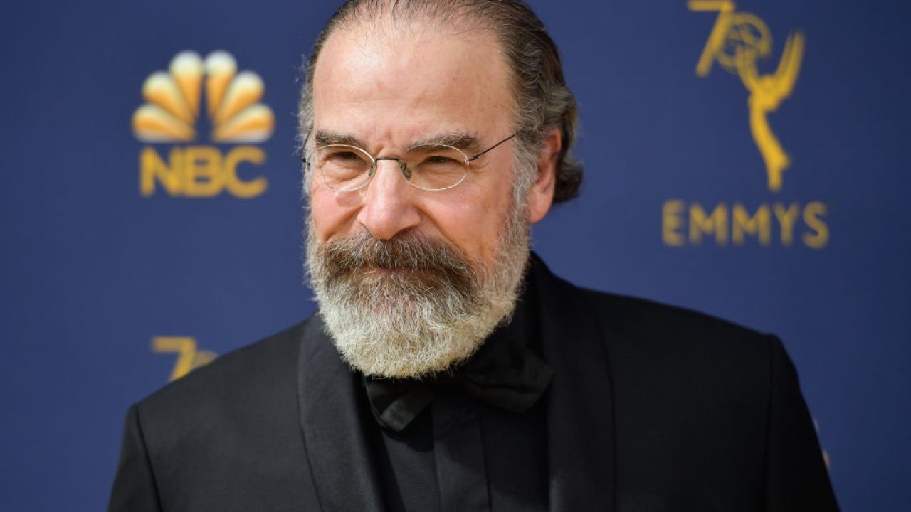 Mandy Patinkin to Star in Hulu’s Detective Drama ‘Career Opportunities in Murder and Mayhem’