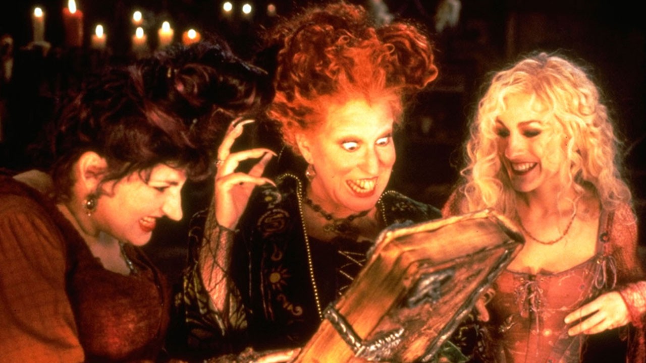 Sarah Jessica Parker Returns as Sarah Sanderson in First Look Photo From ‘Hocus Pocus 2’