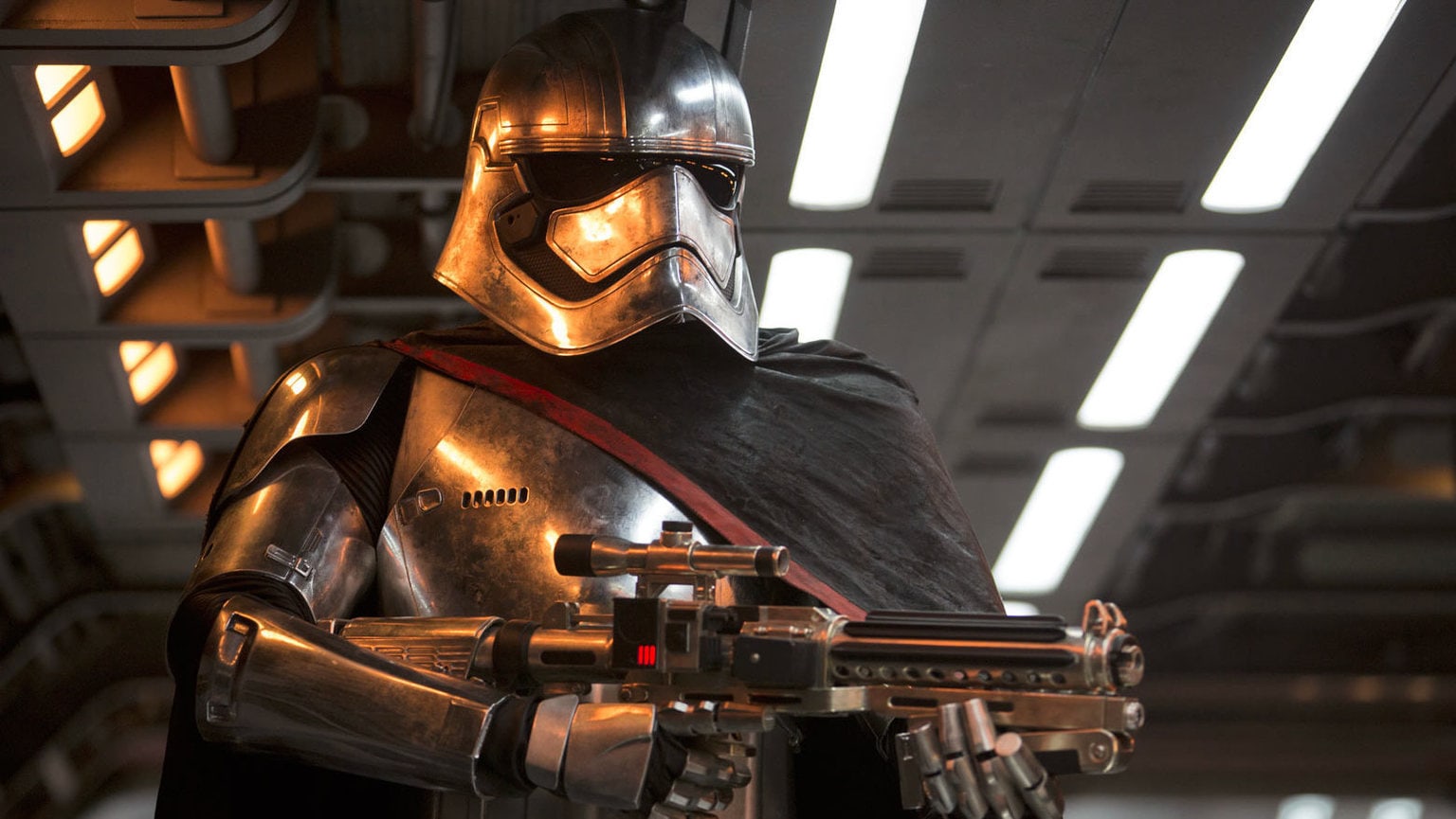 Star Wars: Gwendoline Christie Would Love to Return as Captain Phasma