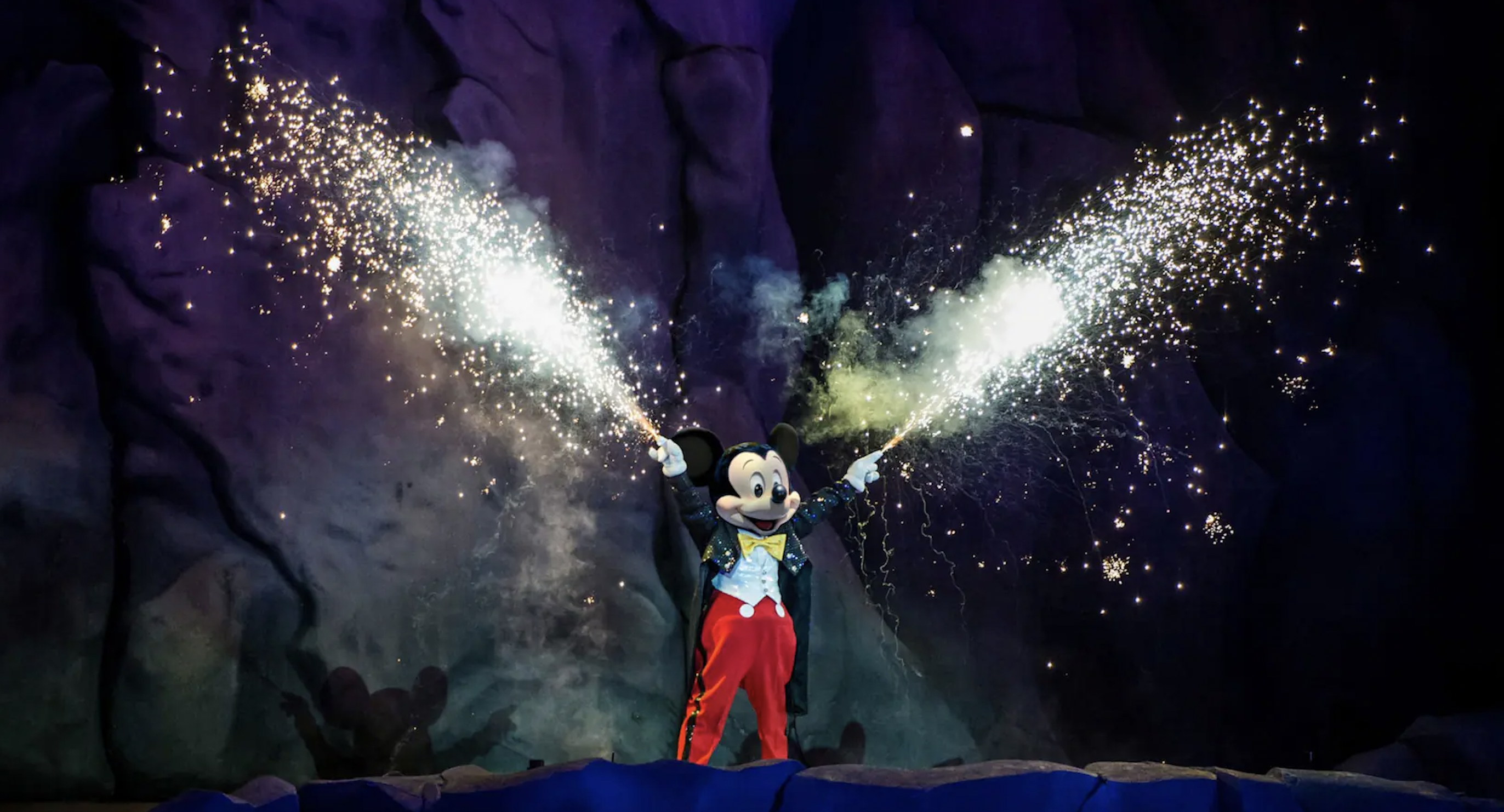 Disney’s Fantastic “Fantasmic” Show Returning To Hollywood Studios