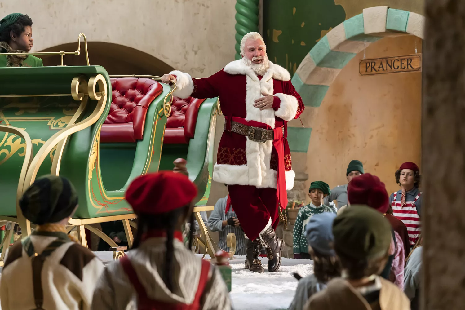 New Trailer and Poster For ‘The Santa Clauses’ Debuts