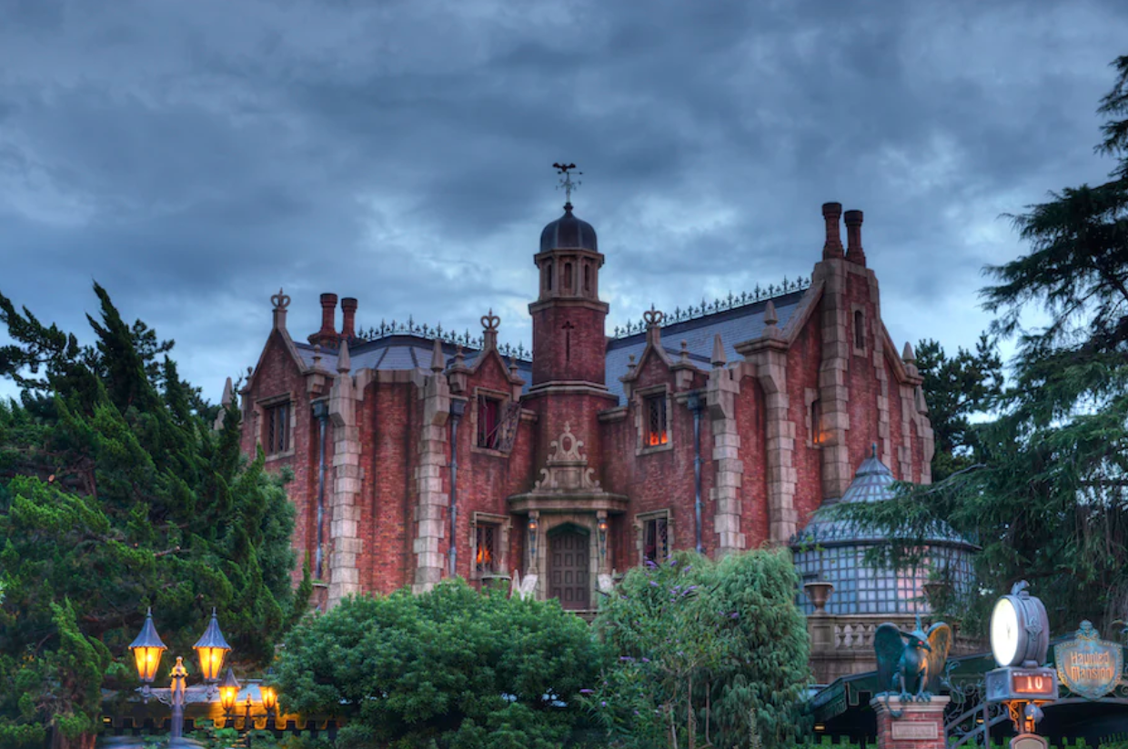Tokyo Disney Resort Reveals Disney Story Beyond: Haunted Mansion